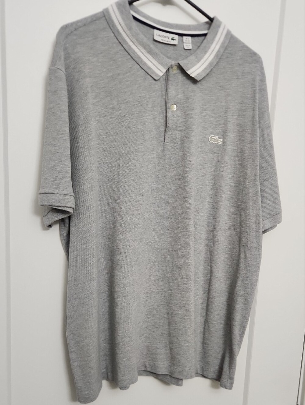 Lacoste Men’s Light Grey Polo with Contrast Stripe Collar - Picture 5 of 5